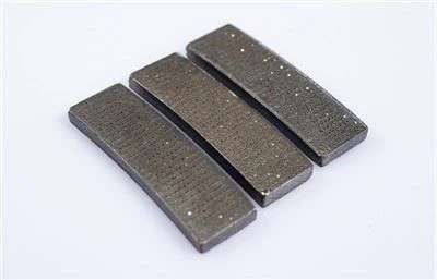 Razporejeni diamantni segmenti